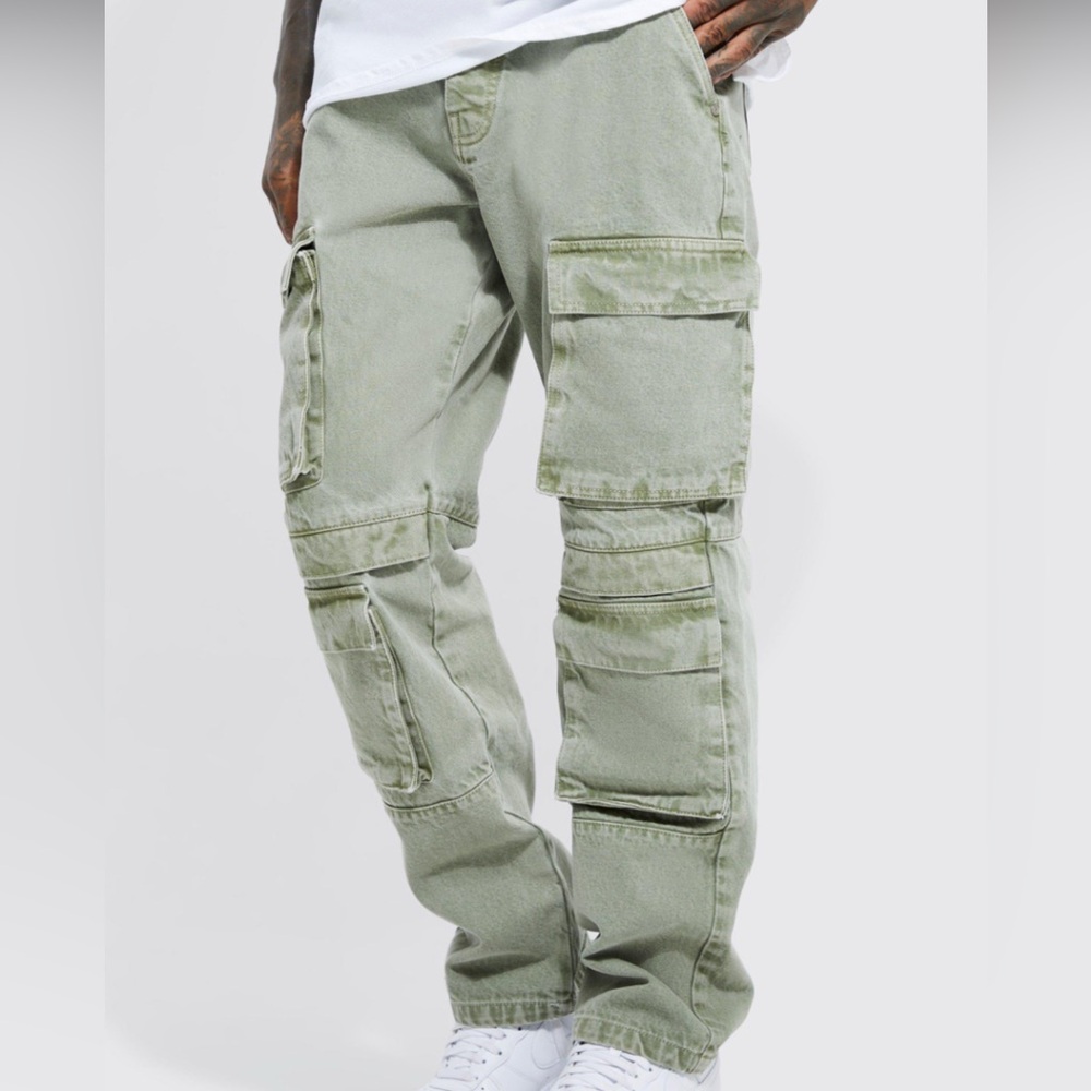 BoohooMAN Relaxed Fit Washed Multi Pocket Cargo Jeans Sage Size 28L
